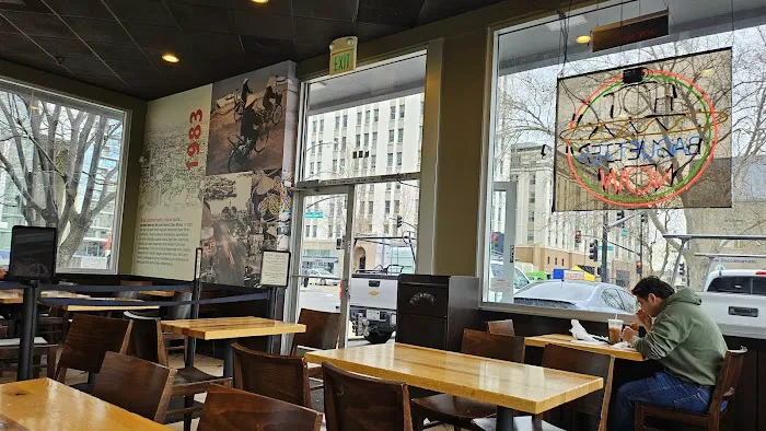 Lee's Sandwiches Picture 4