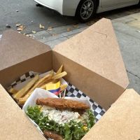 El Apartamento Colombian Burgers ico