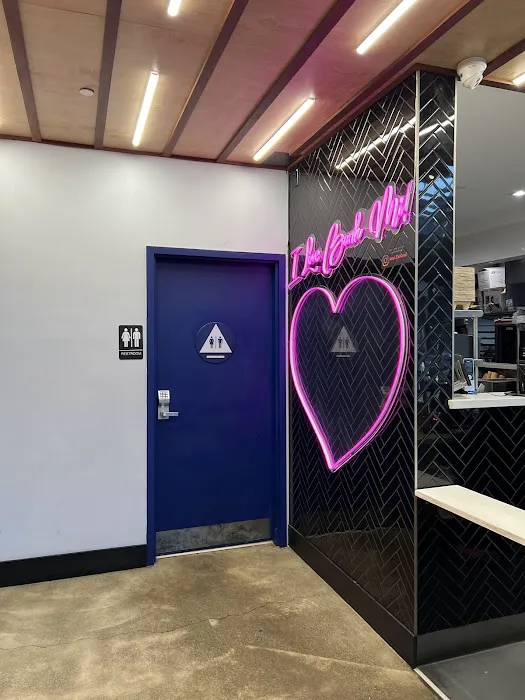 Lee's Sandwiches Picture 8