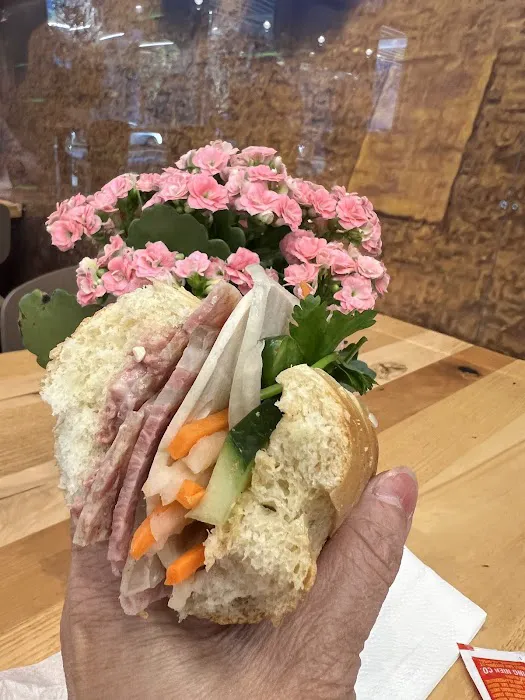 Lee's Sandwiches Picture 7