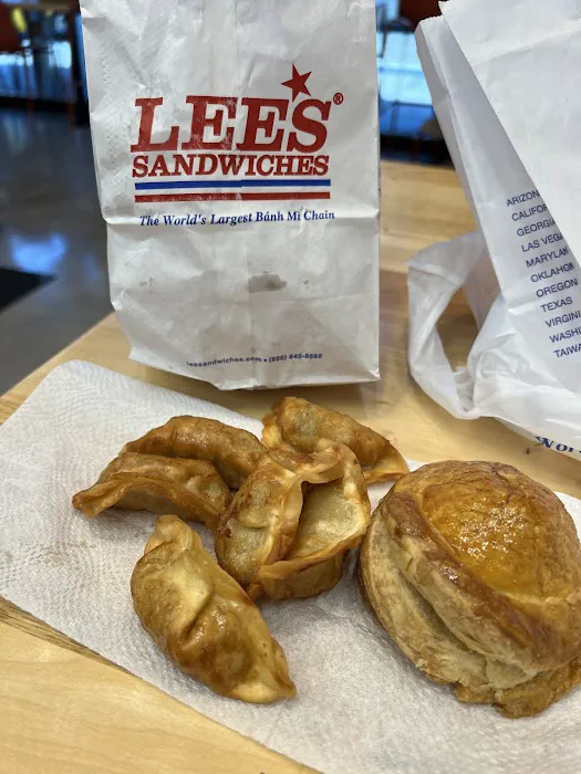 Lee's Sandwiches Picture 9