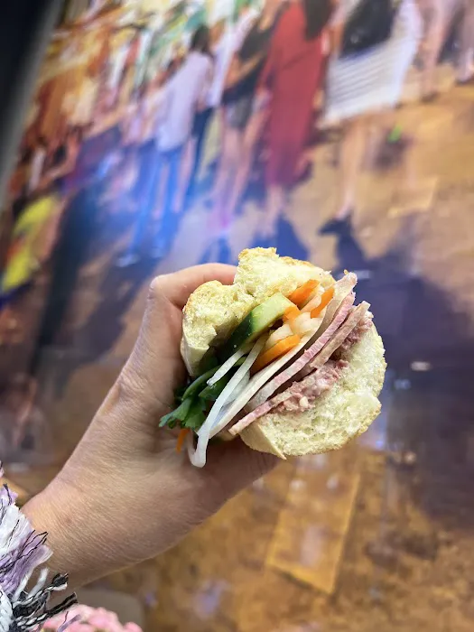 Lee's Sandwiches Picture 4