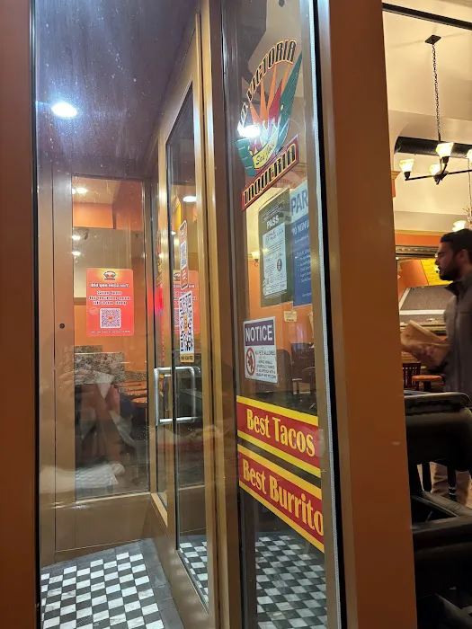 La Victoria Taqueria Picture 2