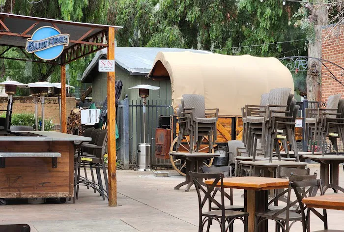 The Old Wagon Saloon & Grill Picture 7