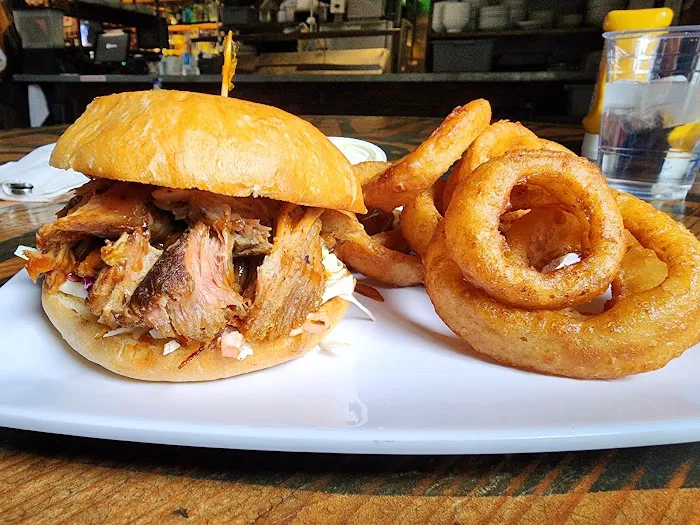 The Old Wagon Saloon & Grill Picture 9