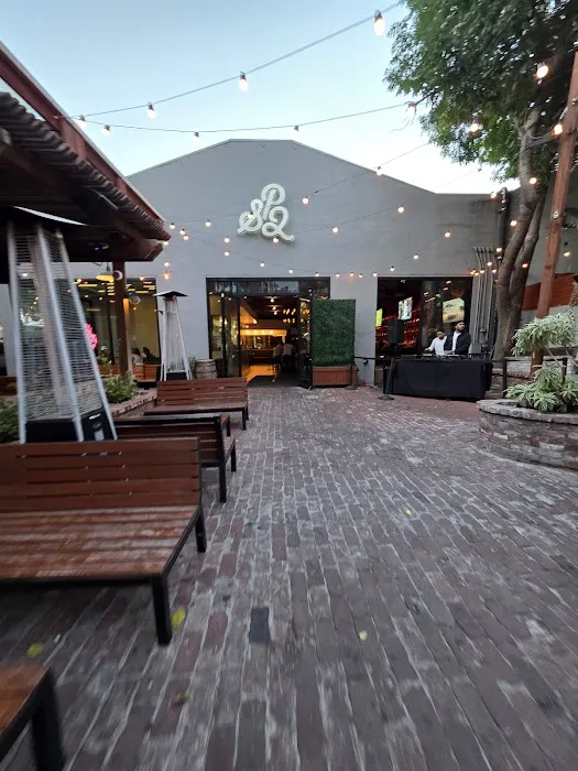 SP2 Communal Bar + Restaurant Picture 3