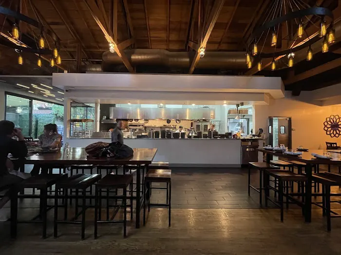 SP2 Communal Bar + Restaurant Picture 9