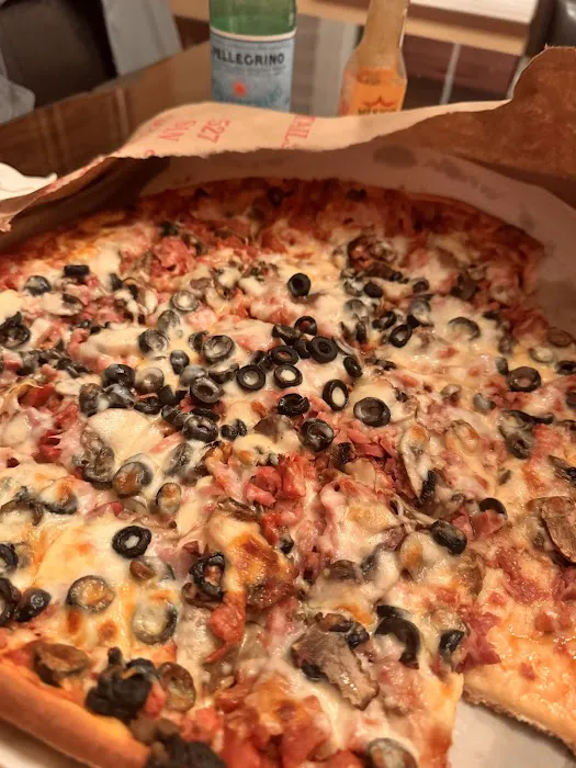 Kukar's House Of Pizza Picture 4