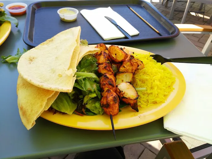 Robee's Falafel Picture 8