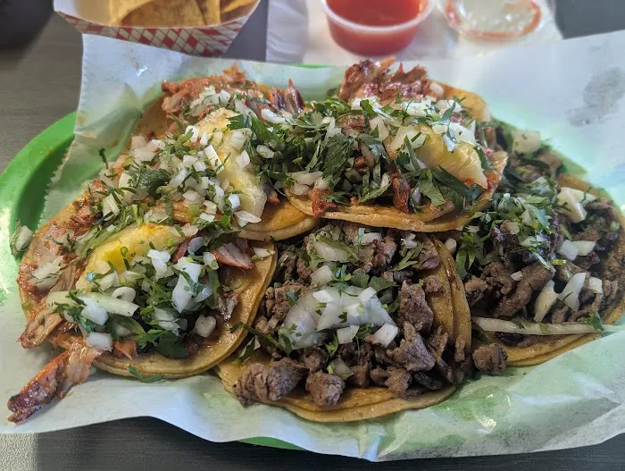 Metro Balderas Taqueria Picture 3