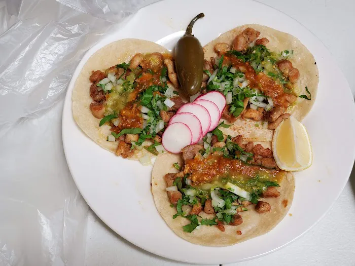 salome ś quick stop+taqueria Picture 3