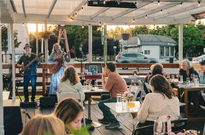 Epicure Club Cafe and Wine Bar Picture 10