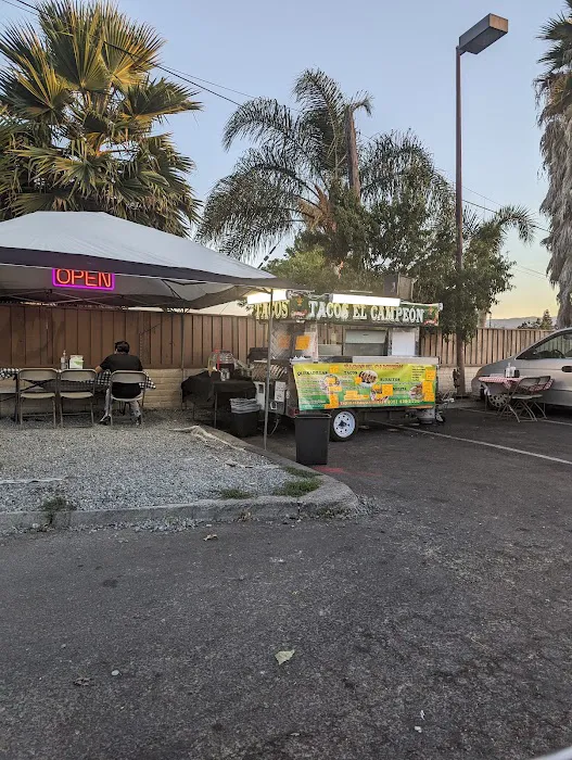 Ricos Tacos El Campeón (el güero) Picture 3
