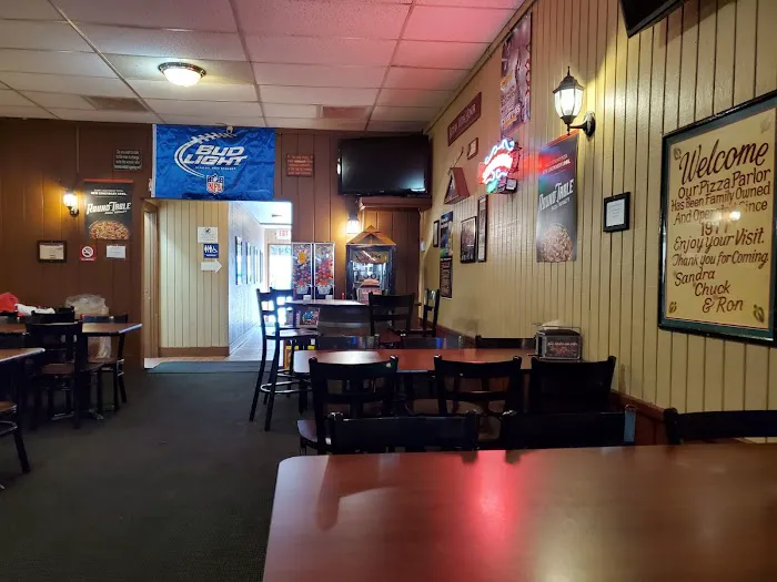 Round Table Pizza Picture 7