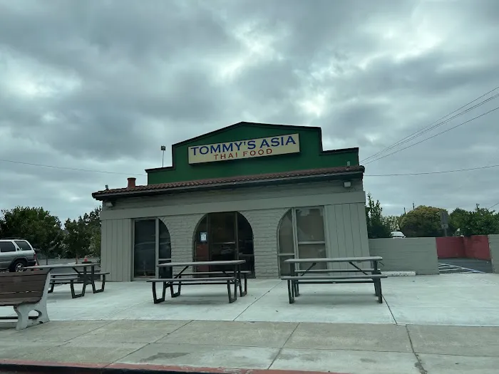 Tommy Asia Picture 3