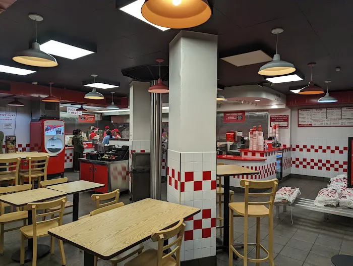 Five Guys Picture 4