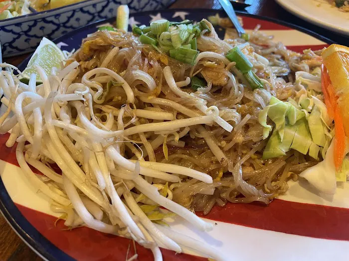 Tee Nee Thai Cuisine Picture 4