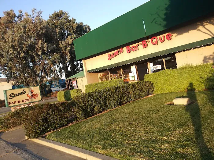 Sam's Bar-B-Que Picture 8