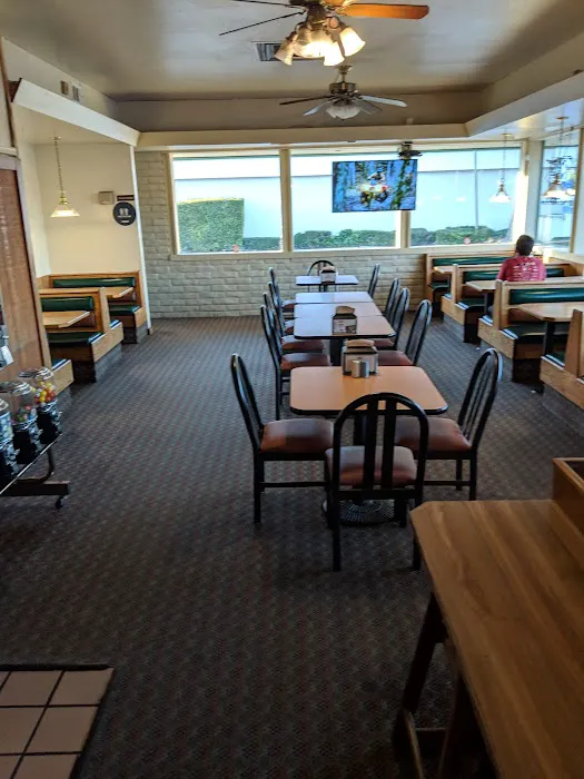 Round Table Pizza Picture 10