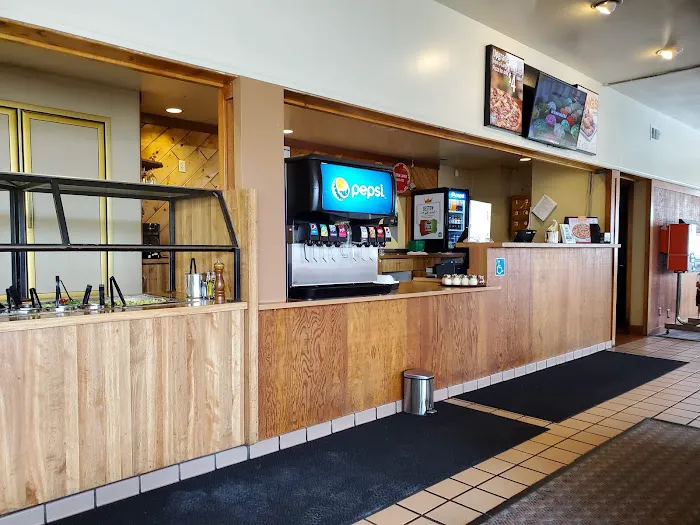 Round Table Pizza Picture 6