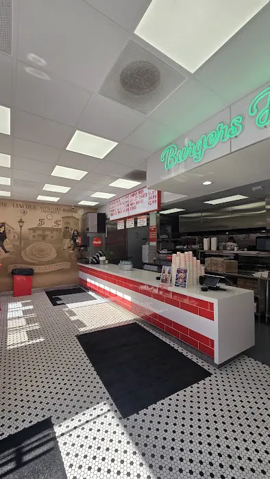 Campus Burgers Picture 8