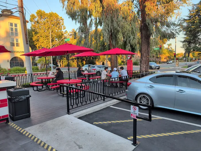 Campus Burgers Picture 2