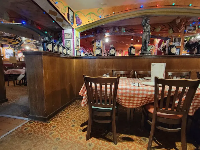 Buca di Beppo Italian Restaurant Picture 10