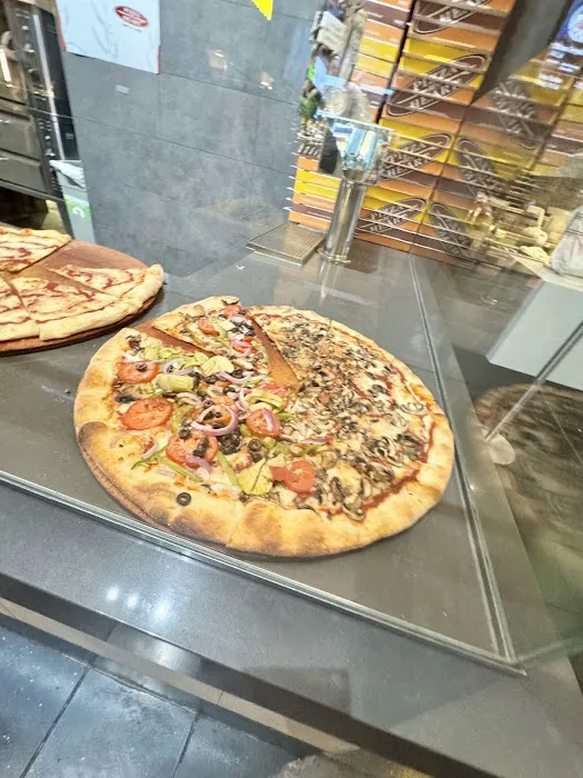 Pizza My Heart Picture 4