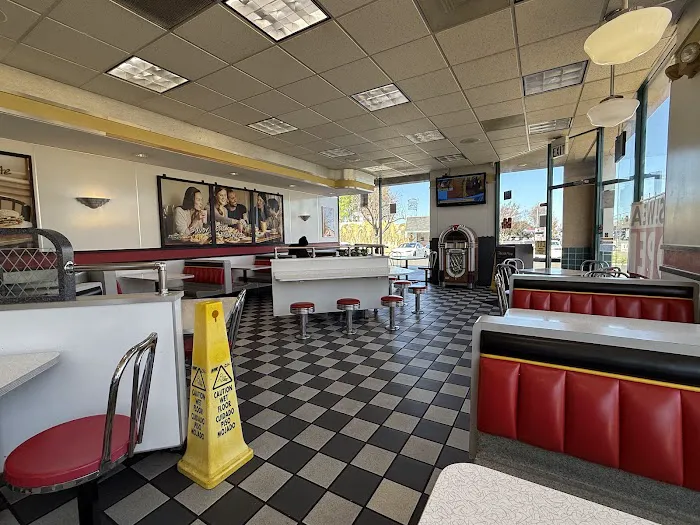 Grab a Burger Halal. Picture 3