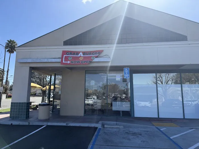 Grab a Burger Halal. Picture 7