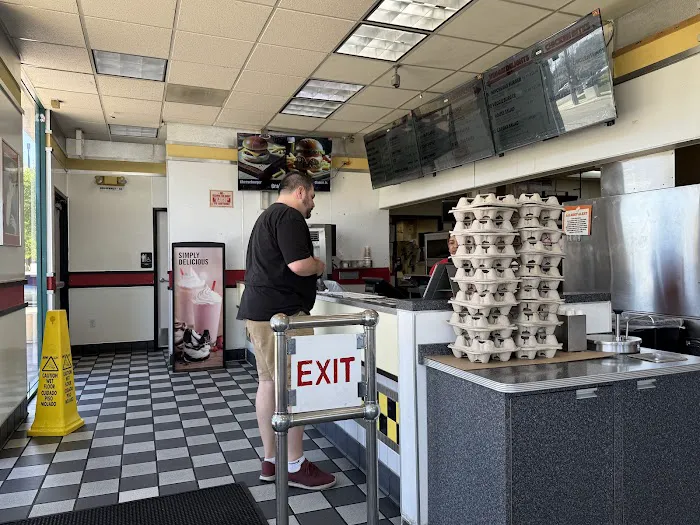 Grab a Burger Halal. Picture 9