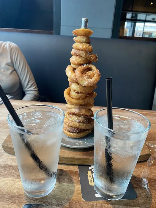 Yard House Picture 3