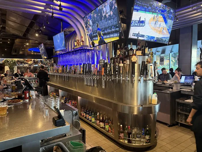 Yard House Picture 6