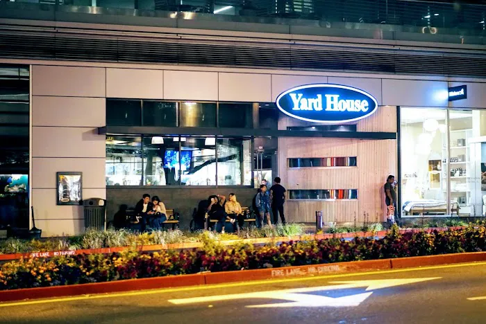 Yard House Picture 8
