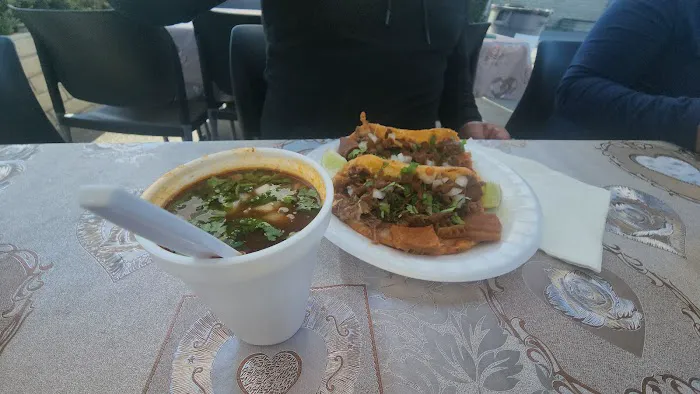 Birrieria El Zurdo Picture 3