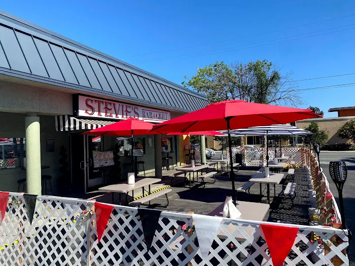 Stevie's Bar & Grill Picture 3