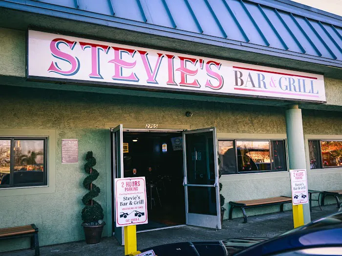Stevie's Bar & Grill Picture 9