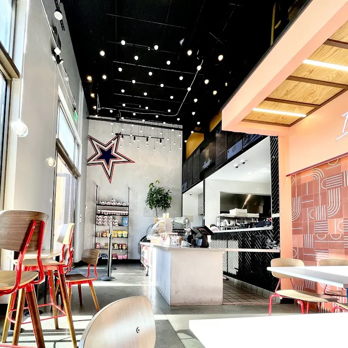 Lee's Sandwiches Picture 9