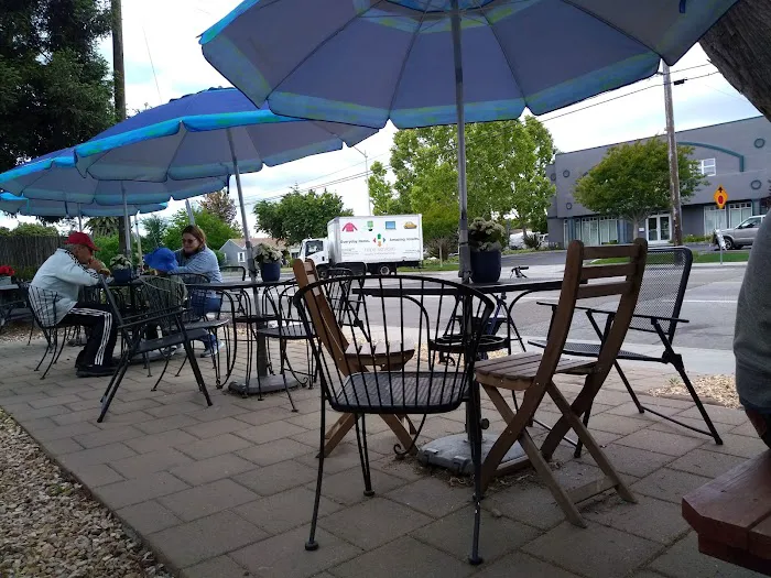 Logan's Big Dawgs Picture 5