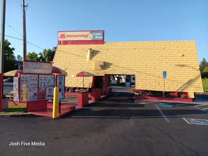 Wienerschnitzel Picture 1