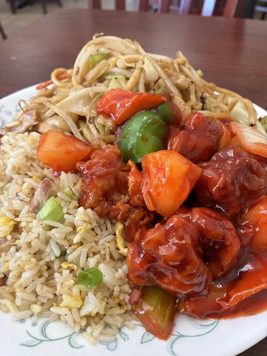 Lee's Kitchen Picture 3