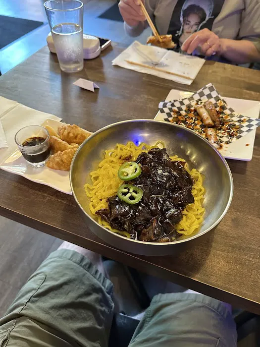 MoDak Korean Chicken 모닭 Picture 2