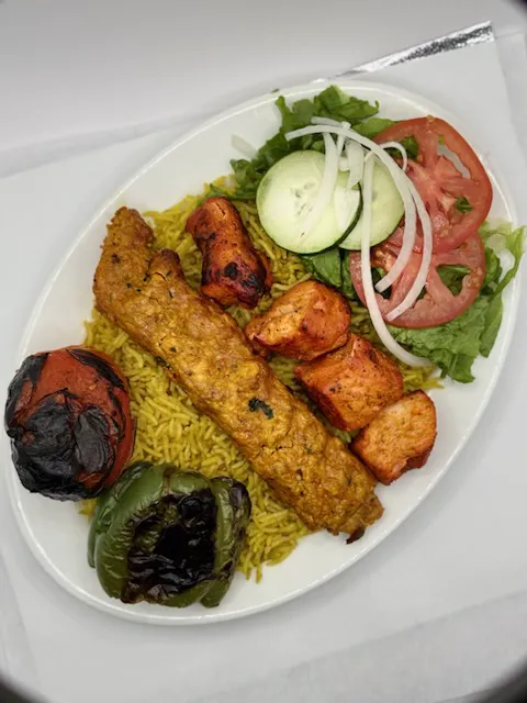 Halal Gyro Express & Kebabs Picture 1