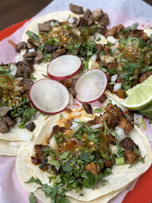 El Takua Taqueria y Mariscos Picture 9