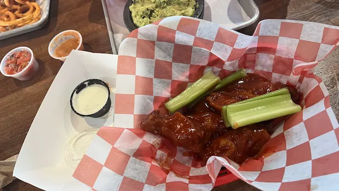 SmokeEaters Hot Wings Picture 3