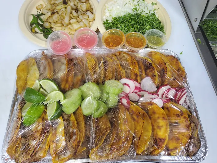 TACOS Y BIRRIA EL CHORE Picture 6