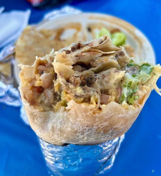 TACOS Y BIRRIA EL CHORE Picture 3