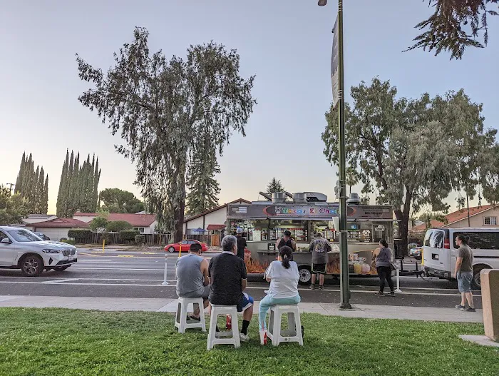 TACOS Y BIRRIA EL CHORE Picture 1