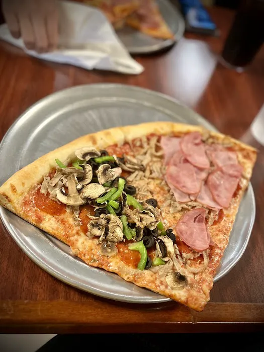 Giovanni's New York Pizzeria Picture 7