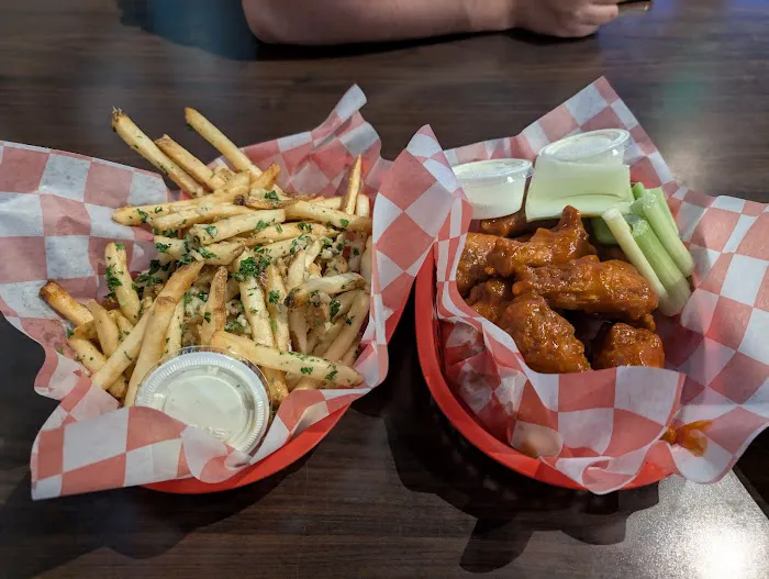 SmokeEaters Hot Wings Picture 5